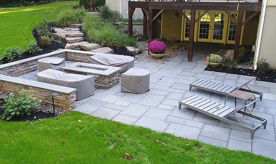 Outdoor sitting area at lawn