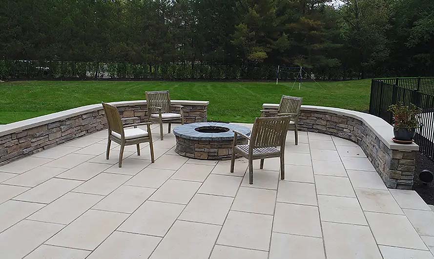 Sitting area with big lawn